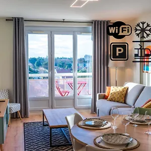 T2 De Standing Climatise Avec Parking Prive, Tram T2 T5, Hopitaux Est Appartement